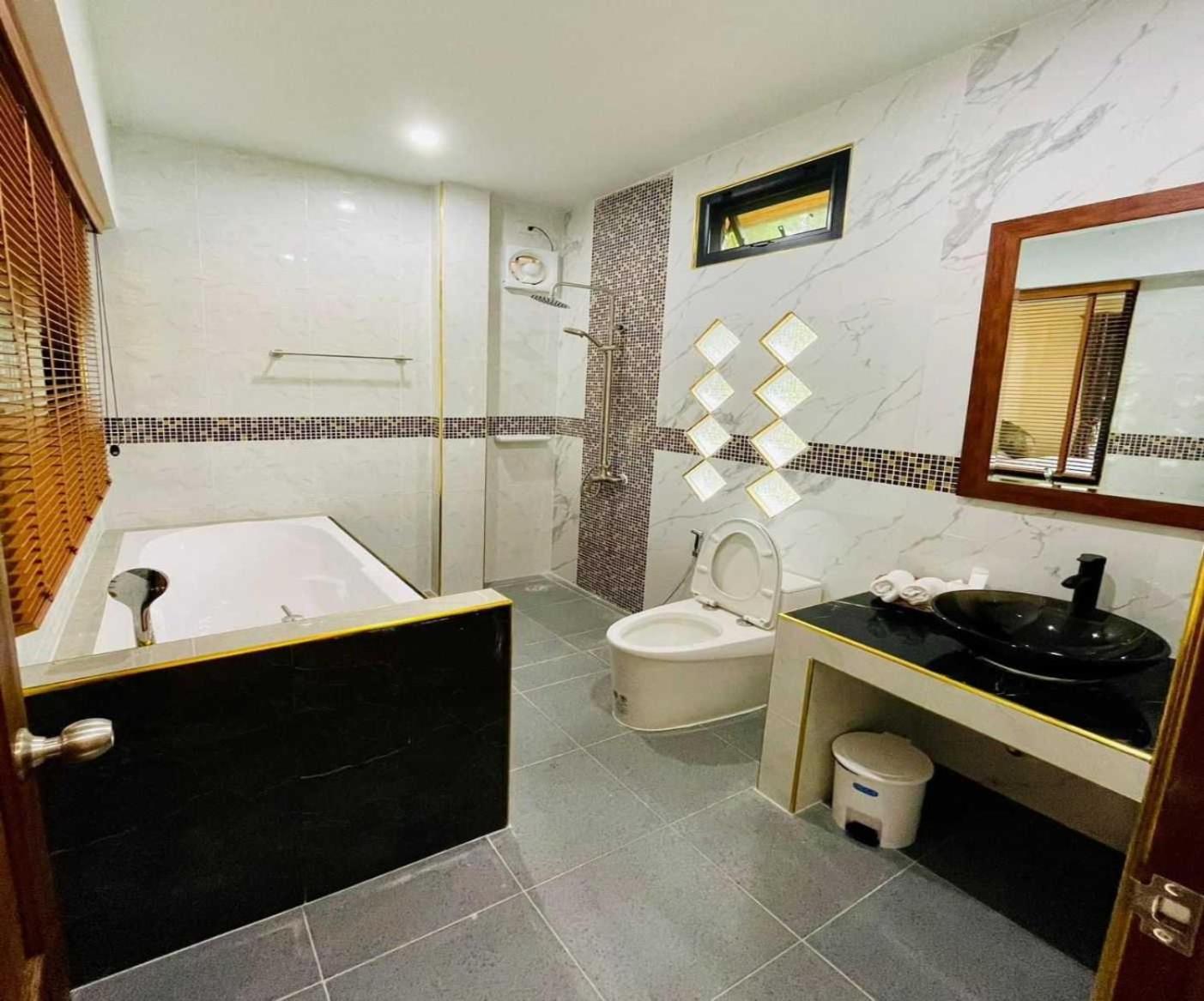 Capital O 75518 Baan Rose Resort Ao Luk Eksteriør billede